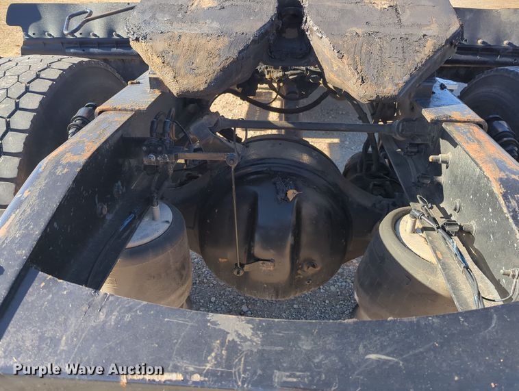 image for item OD9046 2007 Freightliner Columbia  semi truck