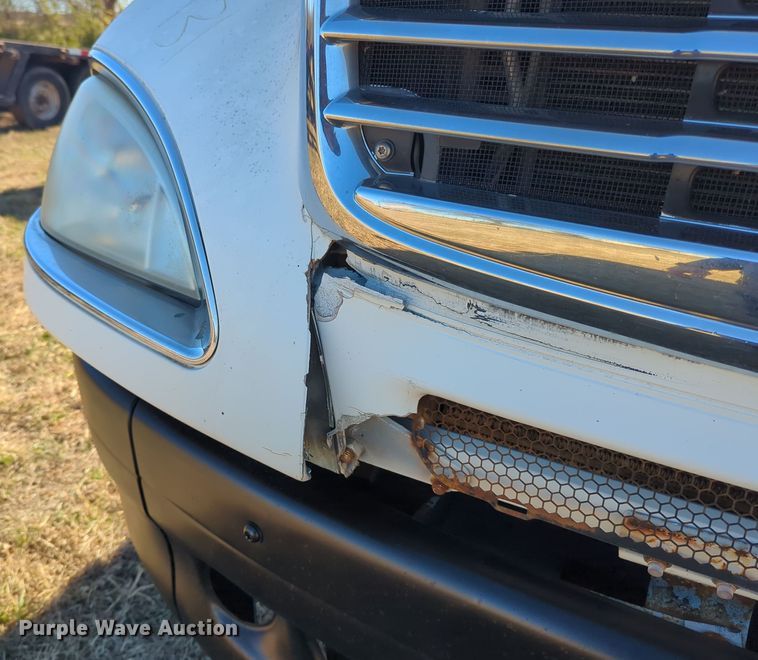 image for item OD9046 2007 Freightliner Columbia  semi truck