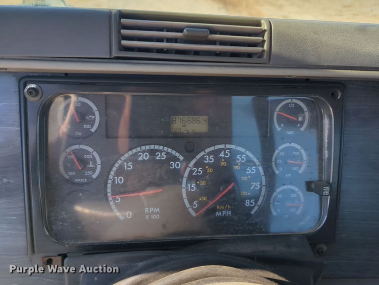 image for item OD9046 2007 Freightliner Columbia  semi truck