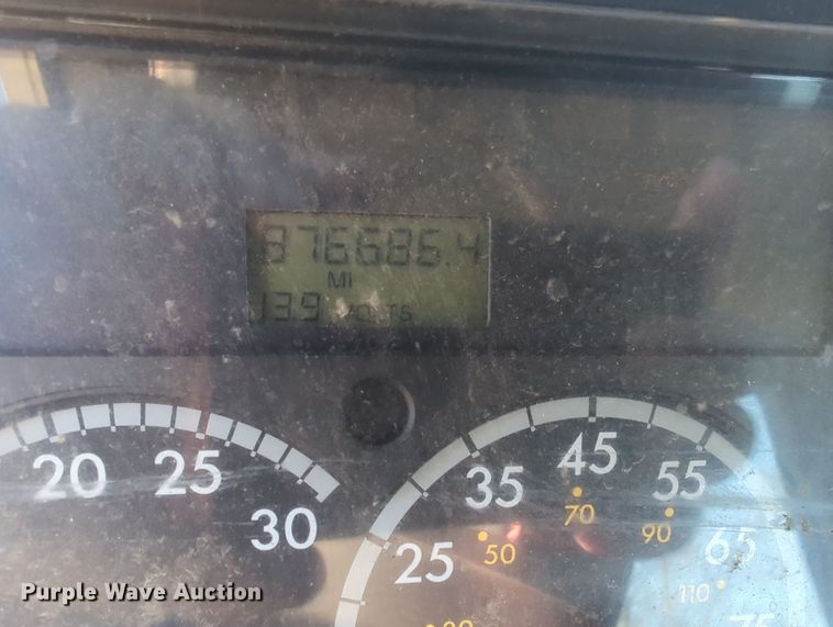 image for item OD9046 2007 Freightliner Columbia  semi truck