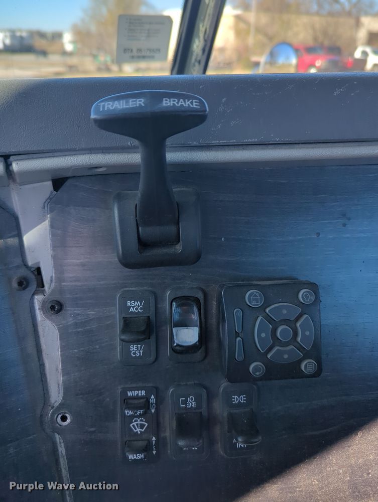 image for item OD9046 2007 Freightliner Columbia  semi truck