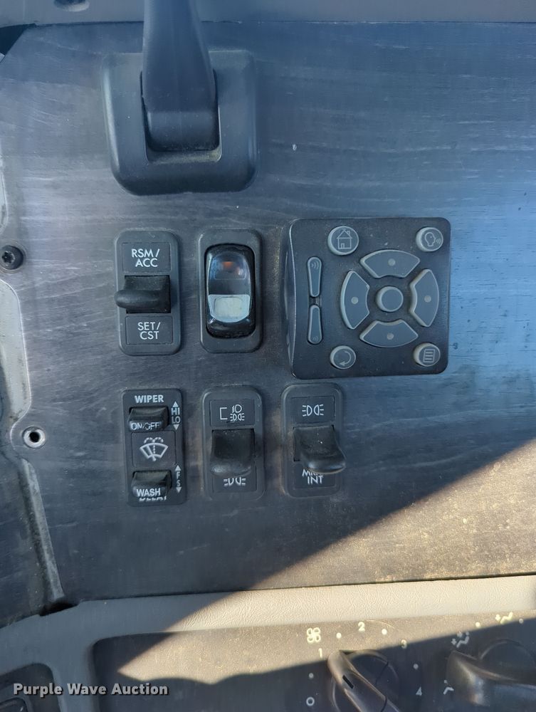 image for item OD9046 2007 Freightliner Columbia  semi truck