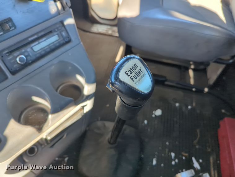 image for item OD9046 2007 Freightliner Columbia  semi truck