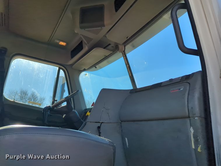 image for item OD9046 2007 Freightliner Columbia  semi truck