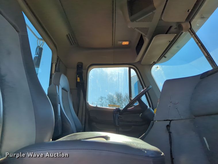 image for item OD9046 2007 Freightliner Columbia  semi truck