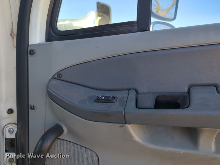 image for item OD9046 2007 Freightliner Columbia  semi truck