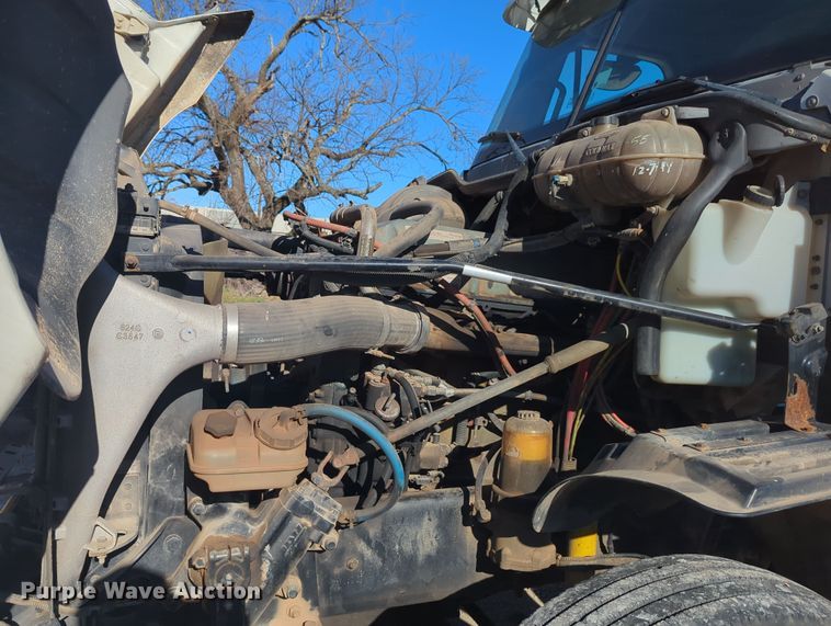 image for item OD9046 2007 Freightliner Columbia  semi truck