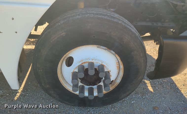 image for item OD9046 2007 Freightliner Columbia  semi truck