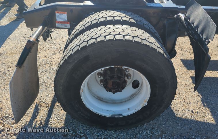 image for item OD9046 2007 Freightliner Columbia  semi truck