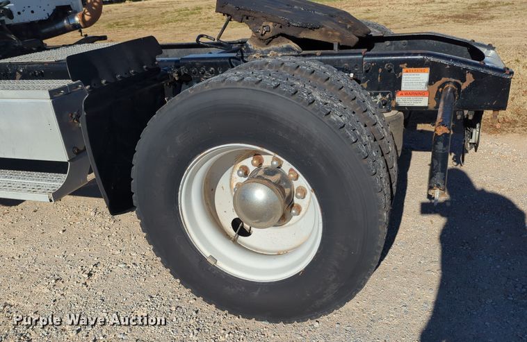 image for item OD9046 2007 Freightliner Columbia  semi truck