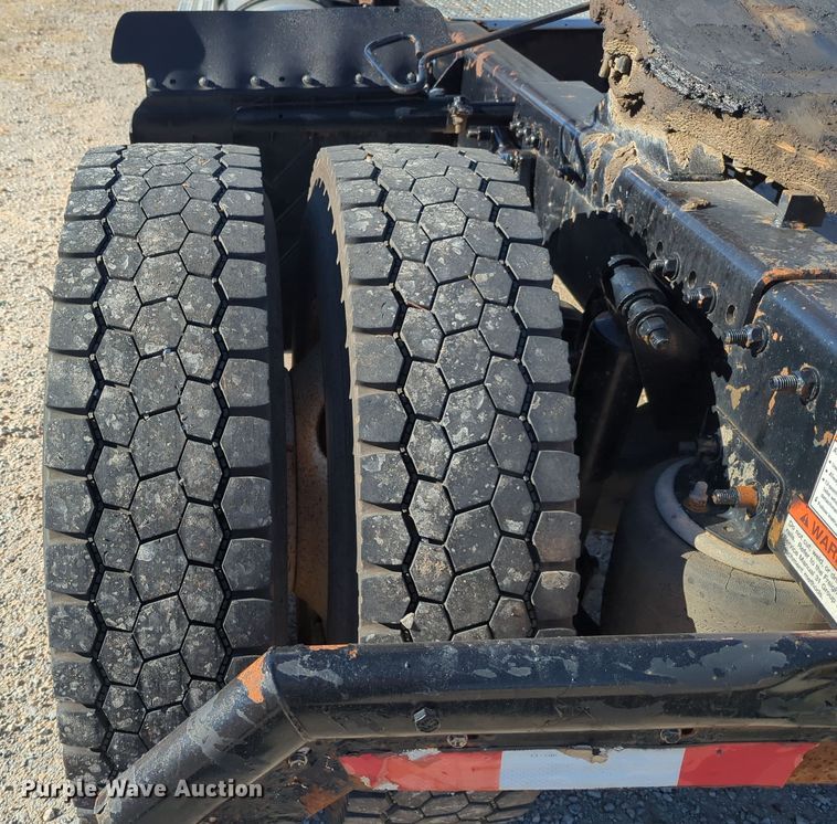 image for item OD9046 2007 Freightliner Columbia  semi truck