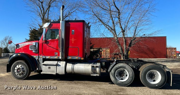 image for item OF9153 2011 Freightliner SD 122 Coronado semi truck