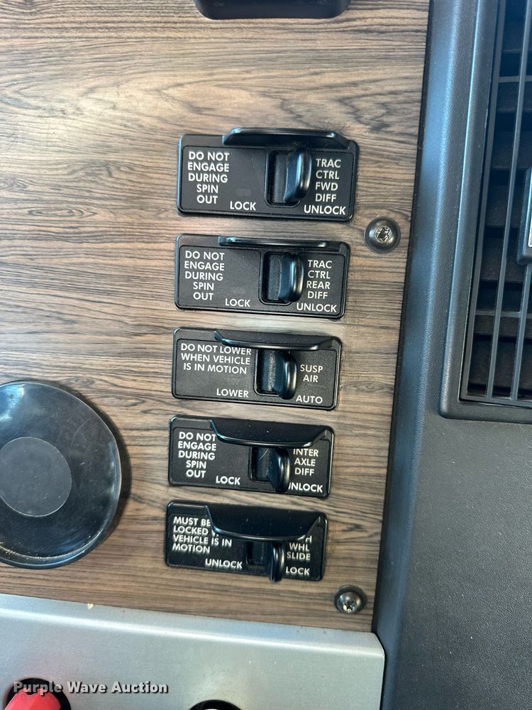 image for item OF9153 2011 Freightliner SD 122 Coronado semi truck