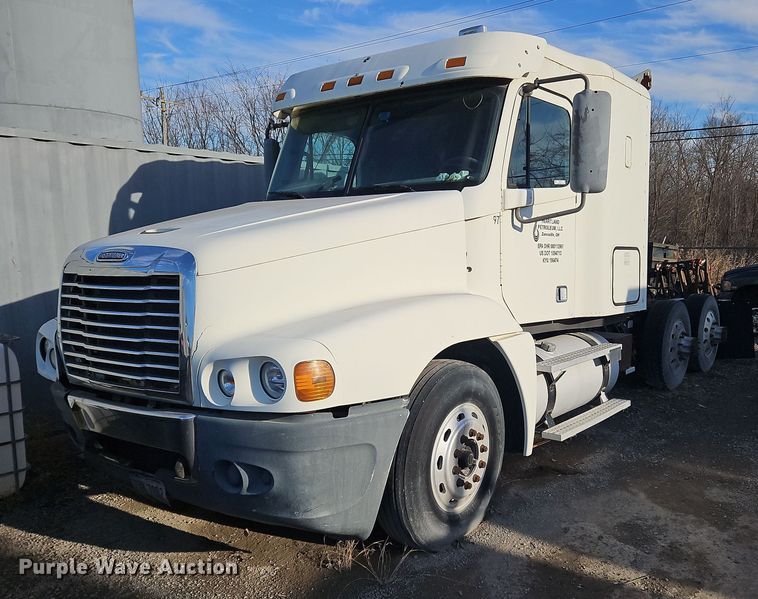 image for item OJ9703 2006 Freightliner  semi truck