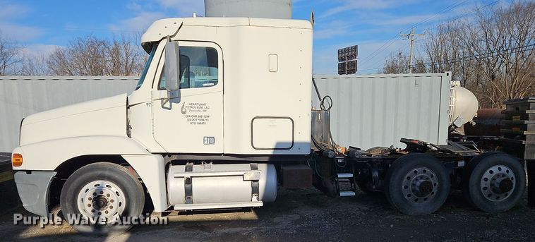 image for item OJ9703 2006 Freightliner  semi truck