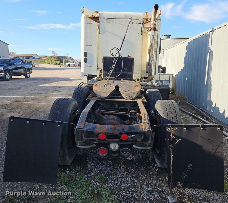 image for item OJ9703 2006 Freightliner  semi truck