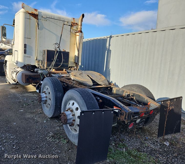 image for item OJ9703 2006 Freightliner  semi truck