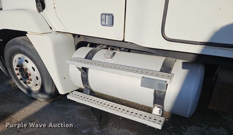 image for item OJ9703 2006 Freightliner  semi truck