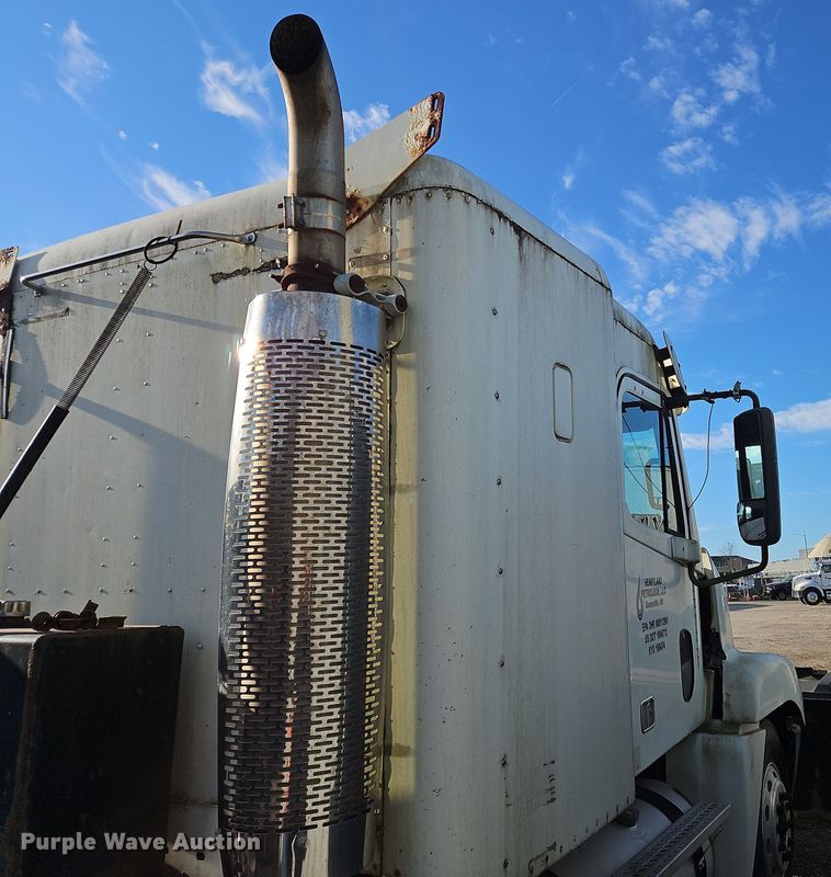 image for item OJ9703 2006 Freightliner  semi truck