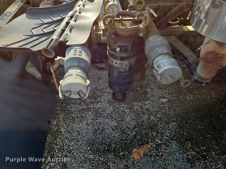 image for item OJ9703 2006 Freightliner  semi truck