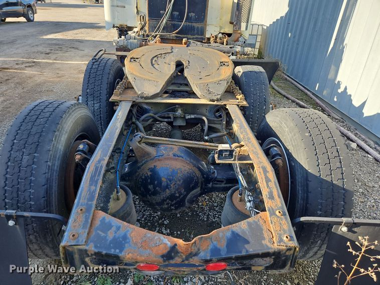 image for item OJ9703 2006 Freightliner  semi truck