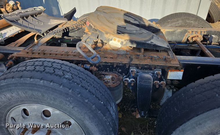 image for item OJ9703 2006 Freightliner  semi truck