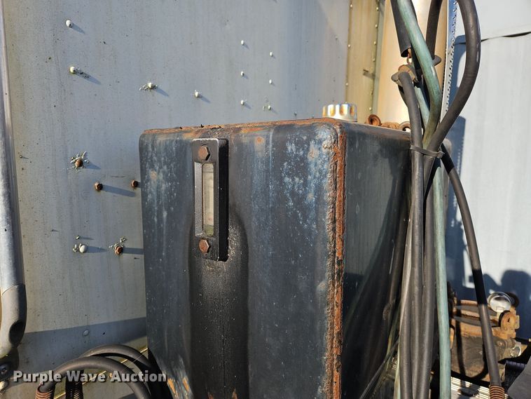 image for item OJ9703 2006 Freightliner  semi truck