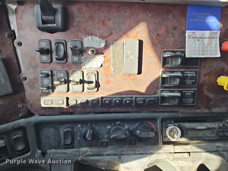 image for item OJ9703 2006 Freightliner  semi truck