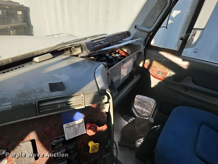 image for item OJ9703 2006 Freightliner  semi truck