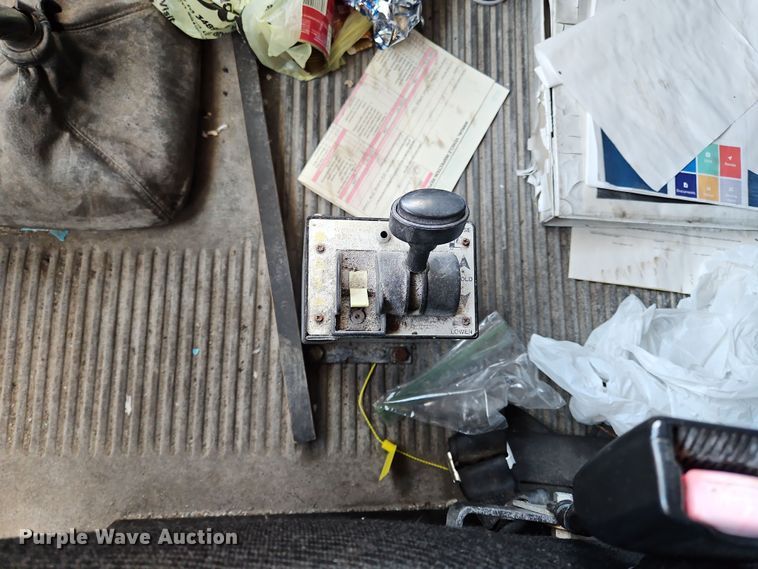 image for item OJ9703 2006 Freightliner  semi truck