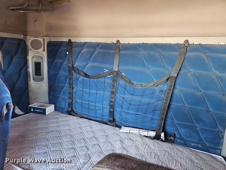 image for item OJ9703 2006 Freightliner  semi truck