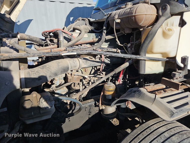 image for item OJ9703 2006 Freightliner  semi truck