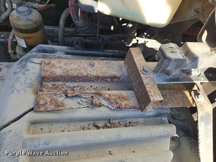 image for item OJ9703 2006 Freightliner  semi truck