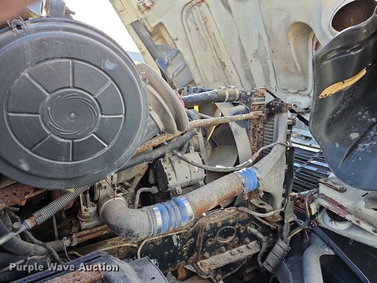 image for item OJ9703 2006 Freightliner  semi truck