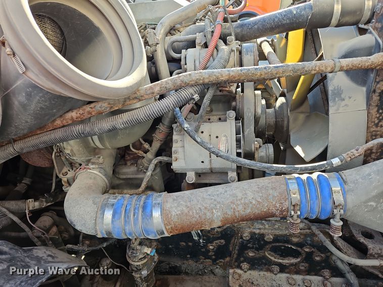 image for item OJ9703 2006 Freightliner  semi truck