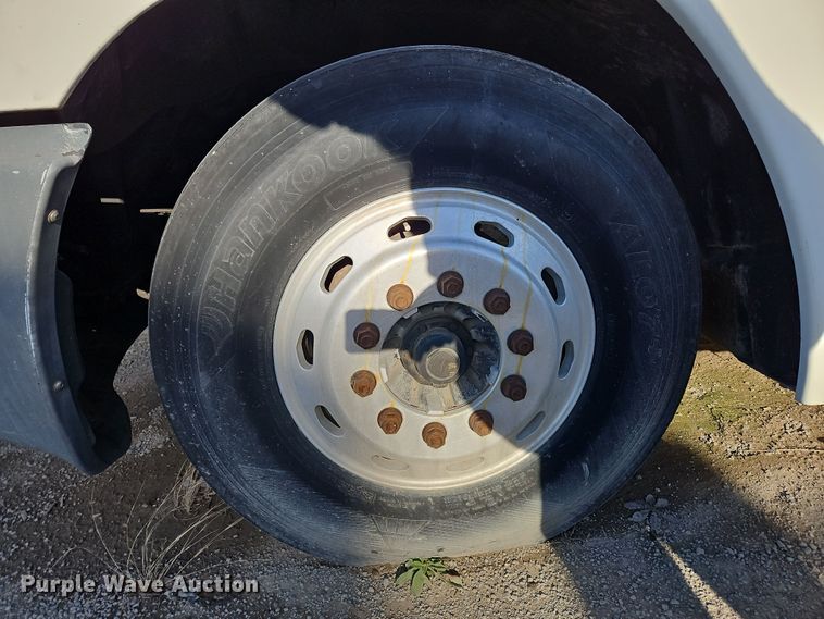 image for item OJ9703 2006 Freightliner  semi truck