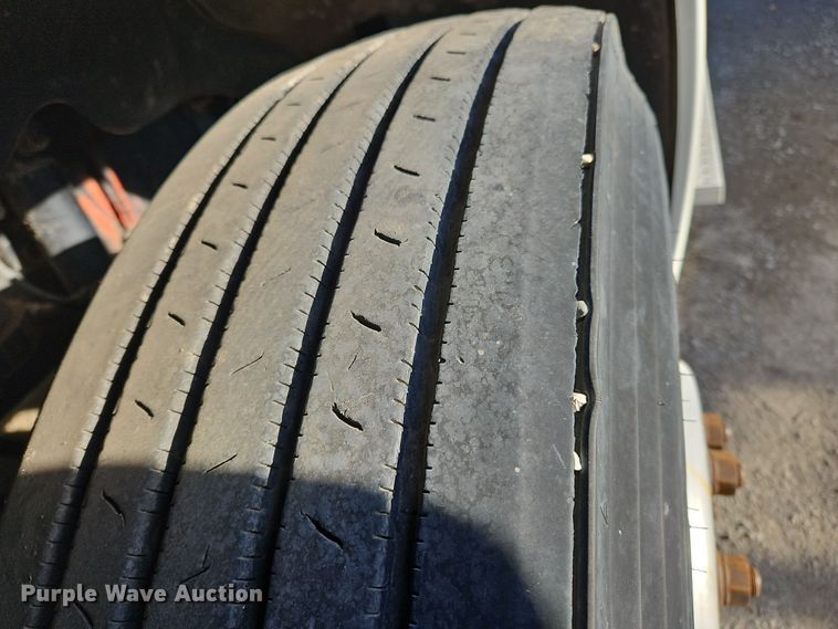 image for item OJ9703 2006 Freightliner  semi truck