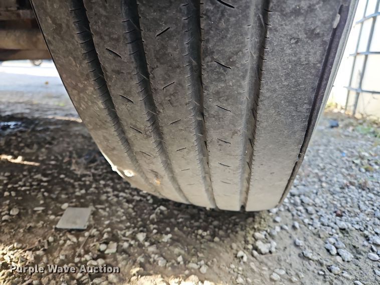 image for item OJ9703 2006 Freightliner  semi truck