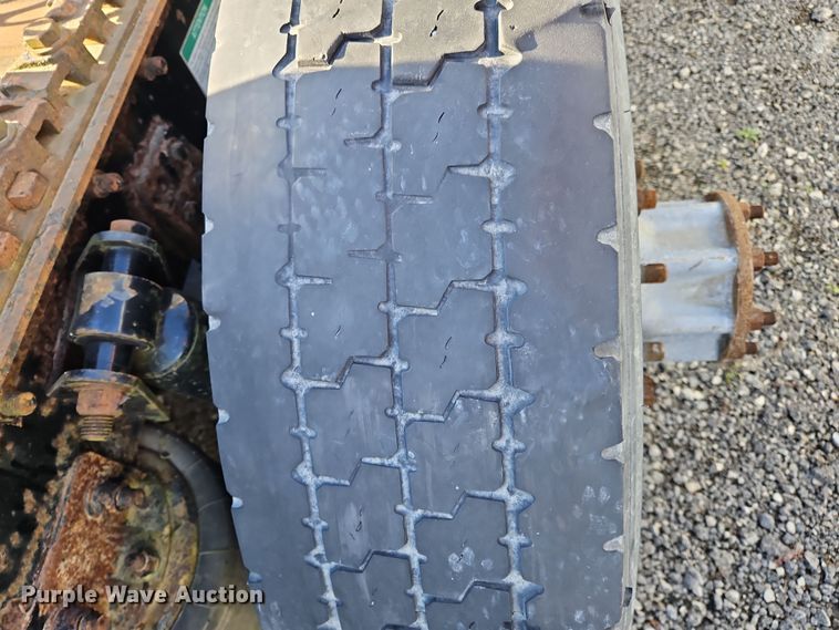 image for item OJ9703 2006 Freightliner  semi truck