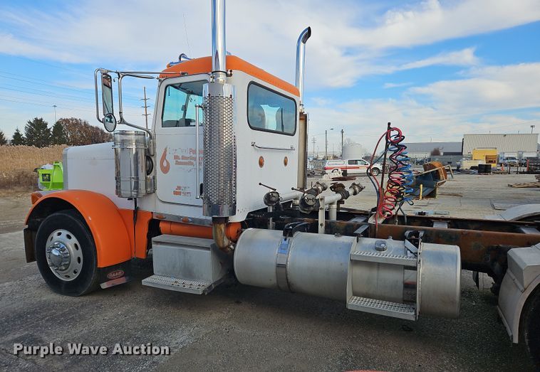 image for item OJ9706 2005 Peterbilt 379  semi truck