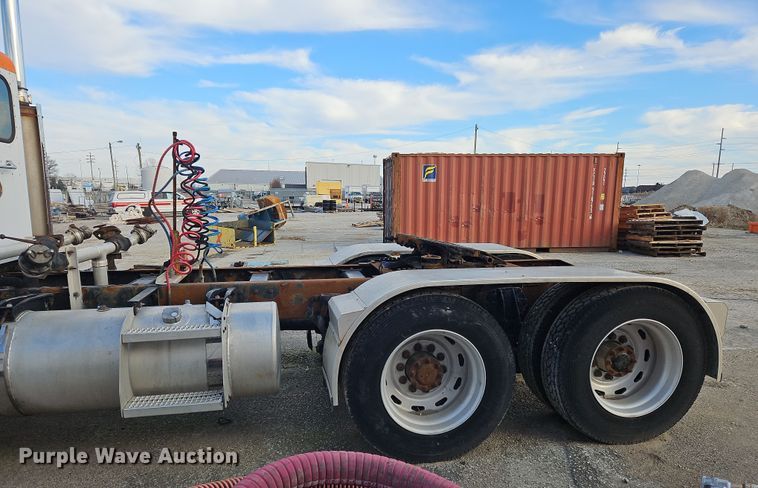 image for item OJ9706 2005 Peterbilt 379  semi truck