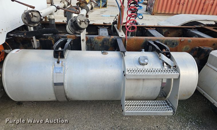 image for item OJ9706 2005 Peterbilt 379  semi truck