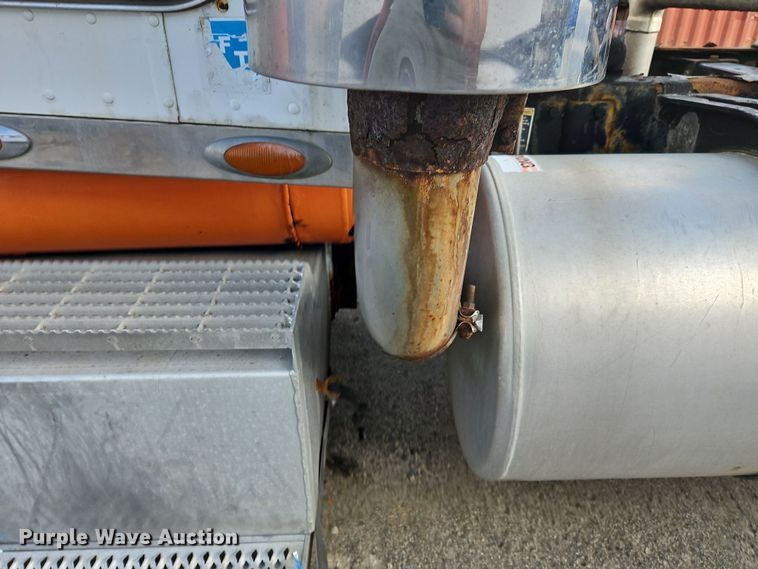 image for item OJ9706 2005 Peterbilt 379  semi truck