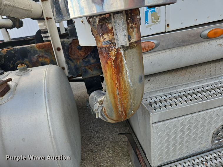 image for item OJ9706 2005 Peterbilt 379  semi truck