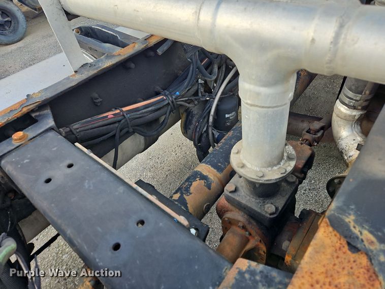 image for item OJ9706 2005 Peterbilt 379  semi truck