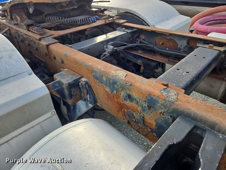 image for item OJ9706 2005 Peterbilt 379  semi truck