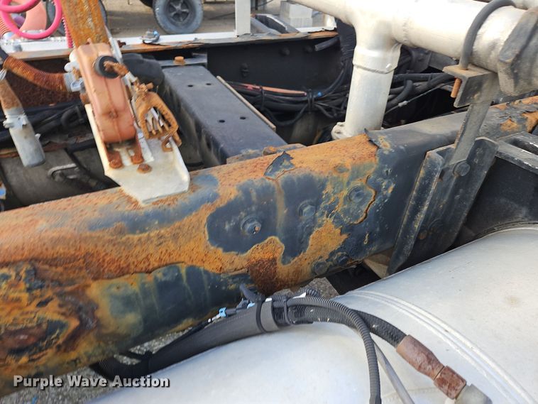 image for item OJ9706 2005 Peterbilt 379  semi truck