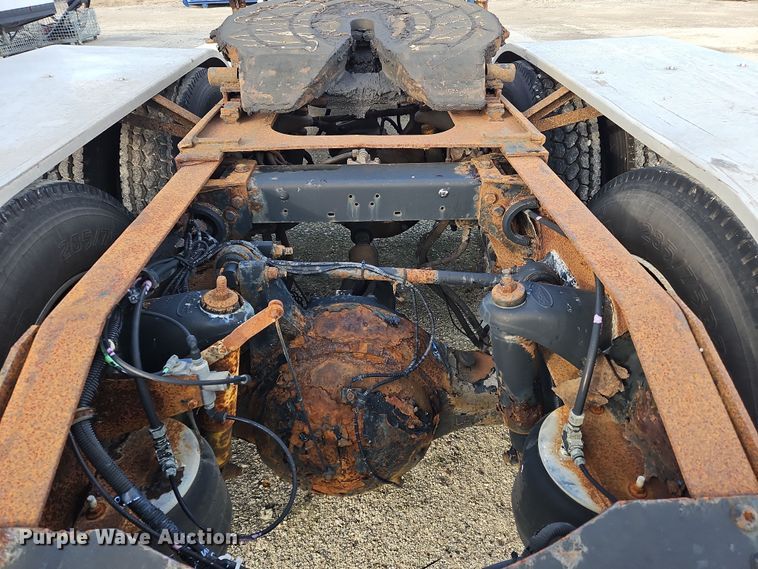 image for item OJ9706 2005 Peterbilt 379  semi truck