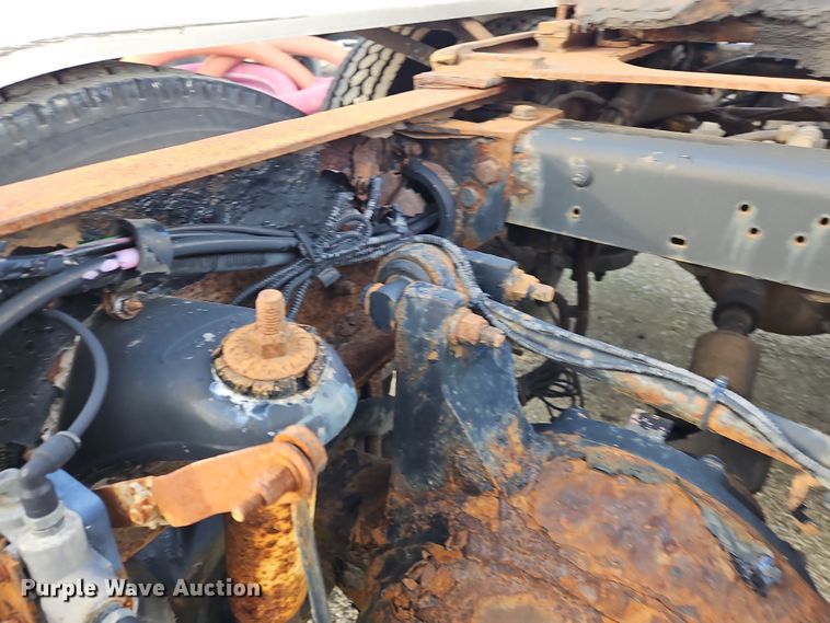 image for item OJ9706 2005 Peterbilt 379  semi truck