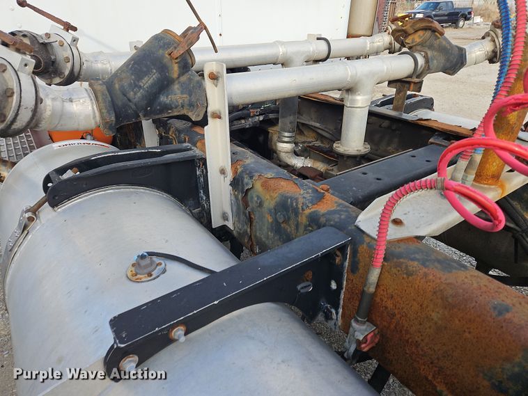 image for item OJ9706 2005 Peterbilt 379  semi truck